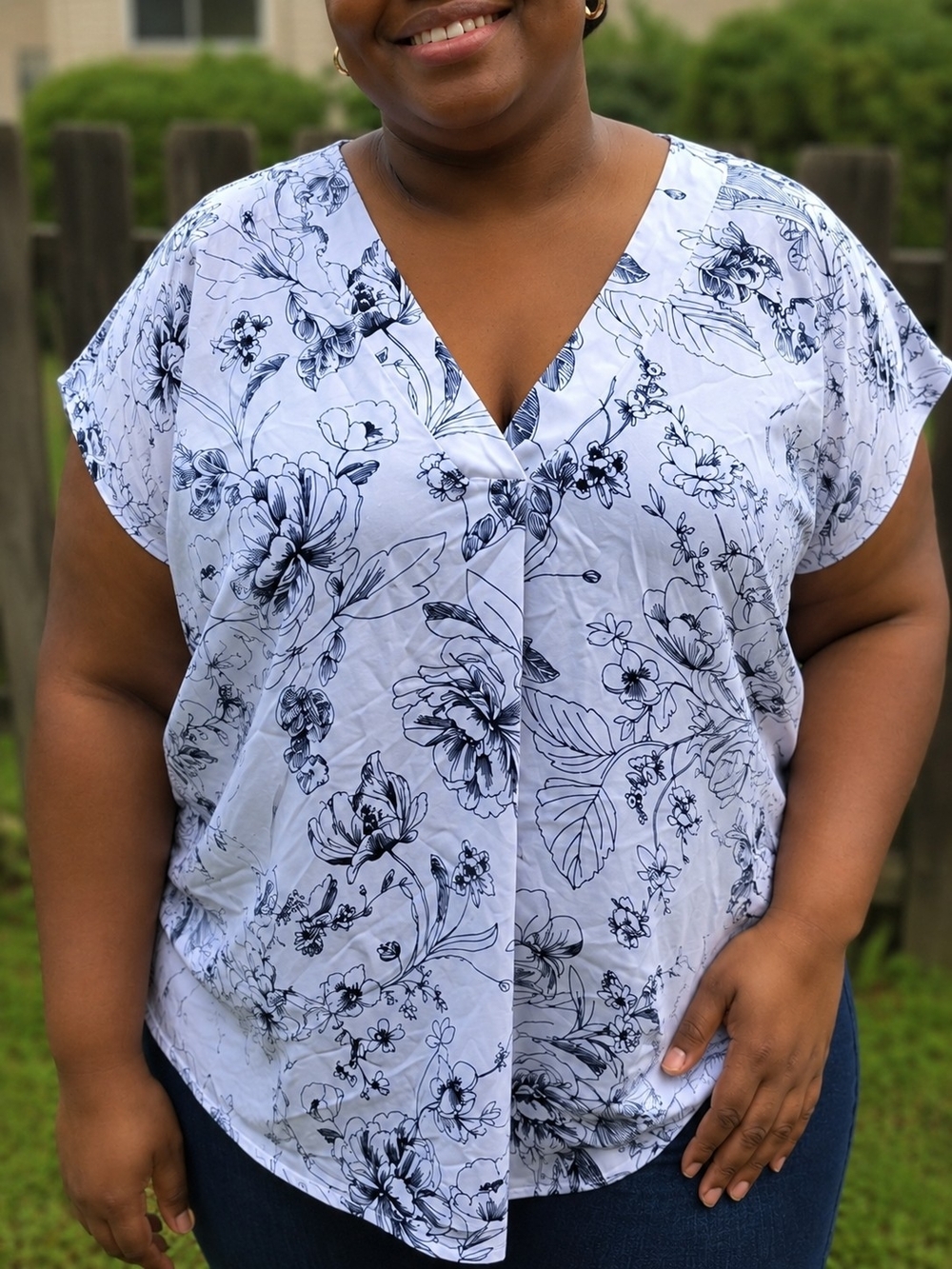 Liz Claiborne White with Navy Floral V-Neck Top
